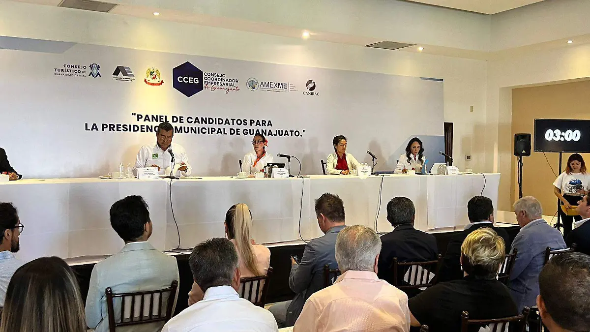 PARTICIPAN CANDIDATOS EN PANEL ORGANIZADO POR EMPRESARIOS 2